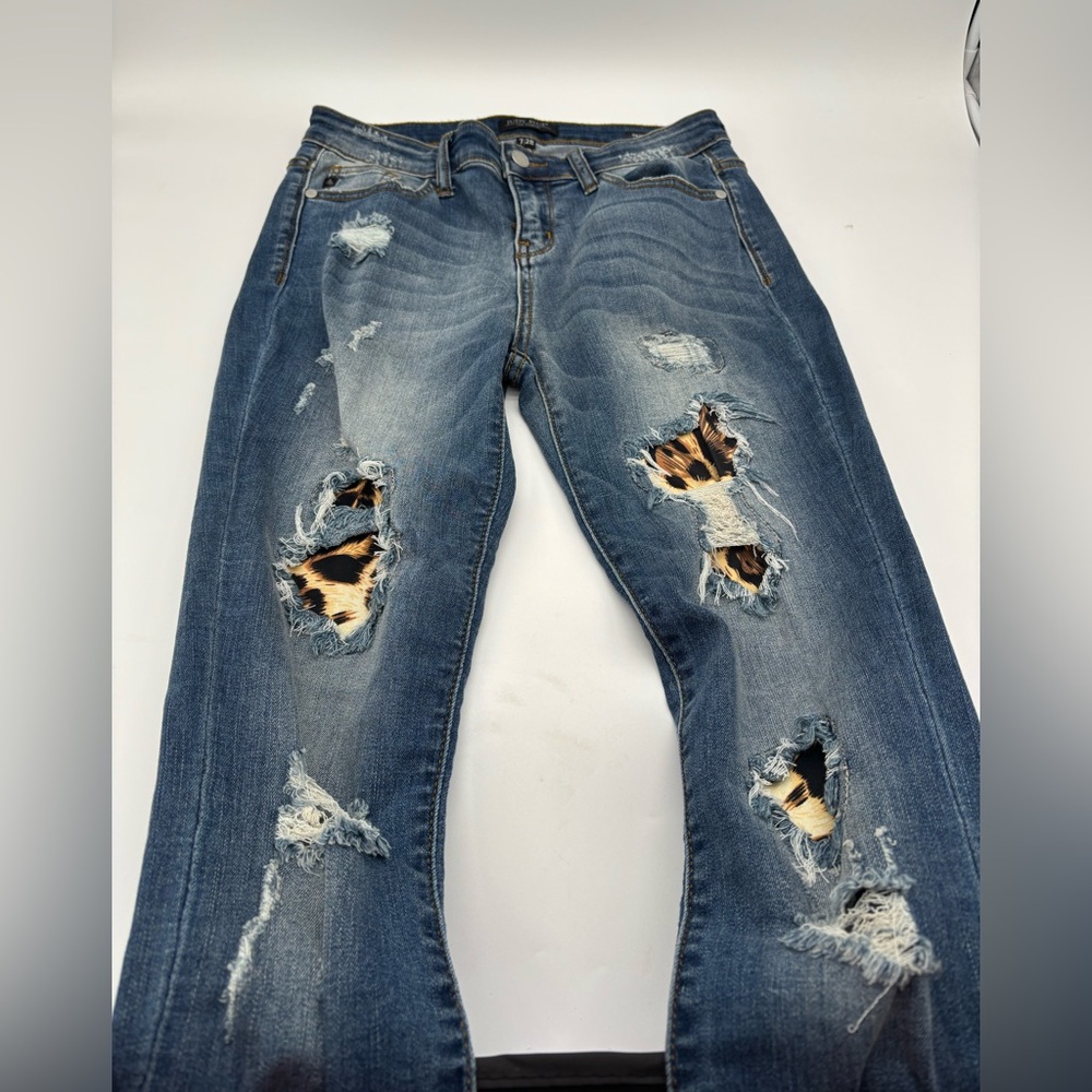 Judy blue women’s jeans sz 7 cheetah distressed